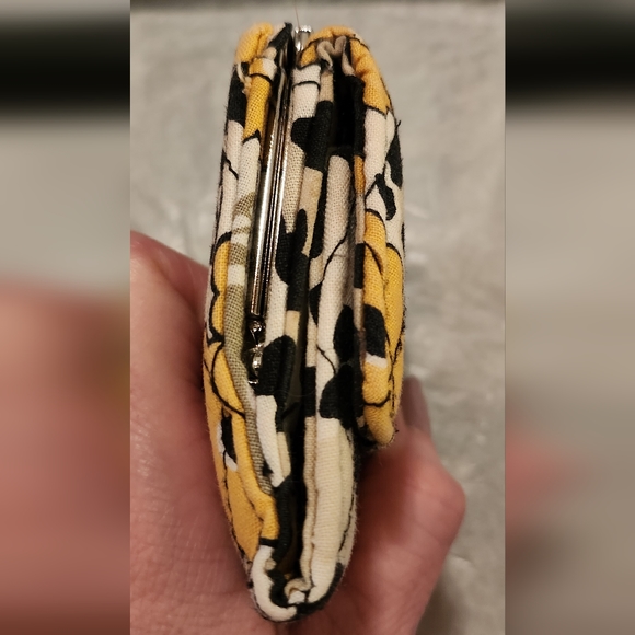 Vera Bradley Quilted Snap Lock Bi-Fold Wallet 5 X 3.5 - Picture 8 of 13